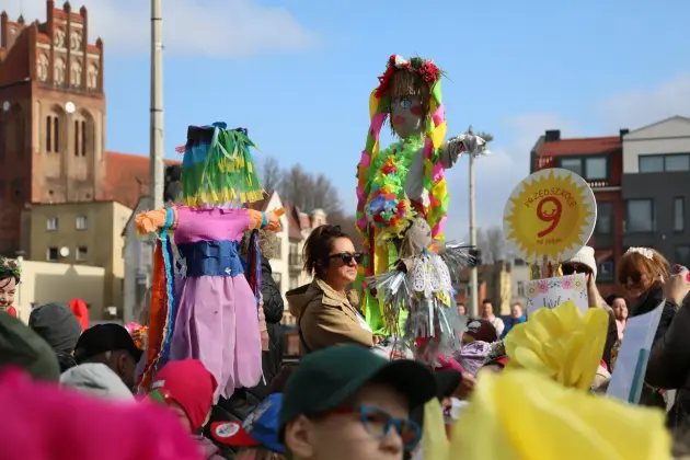 Wiosna przyszła do Lęborka! Setki dzieci w barwnym korowodzie