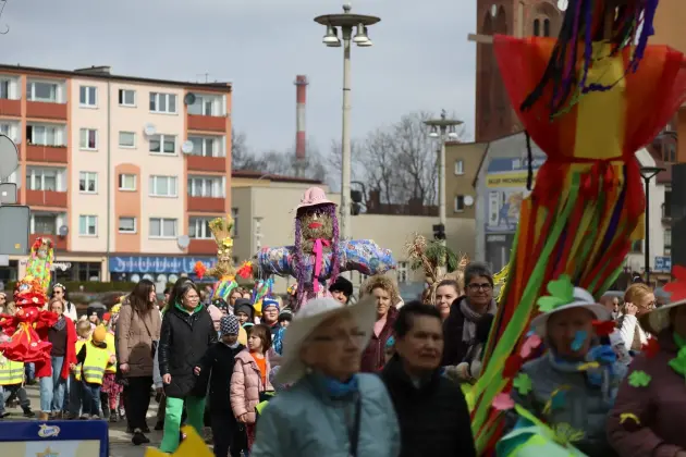 Wiosna przyszła do Lęborka! Setki dzieci w barwnym korowodzie