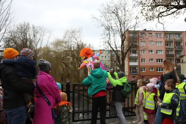 Wiosna przyszła do Lęborka! Setki dzieci w barwnym korowodzie