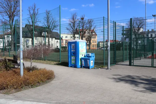 Nowe przenośne toalety i umywalki w parkach i przy placach zabaw