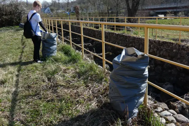 Ponad tona śmieci zniknęła z Łeby i Okalicy – wspólna akcja przynosi efekty