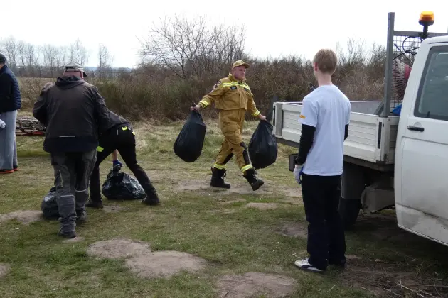 Ponad tona śmieci zniknęła z Łeby i Okalicy – wspólna akcja przynosi efekty