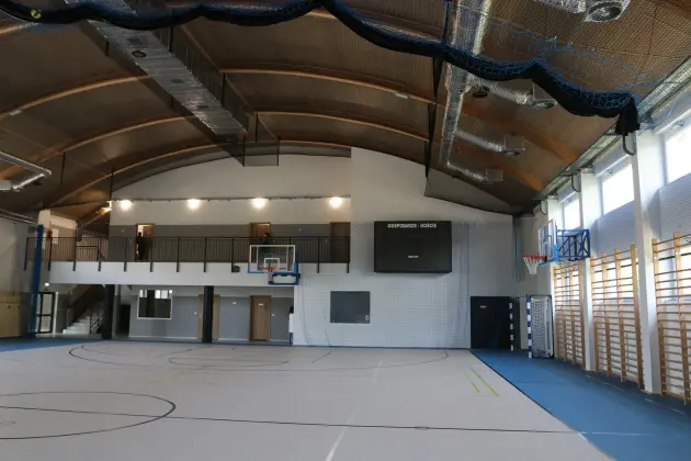 Hala sportowa SP1 z profesjonalną tablicą wyników
