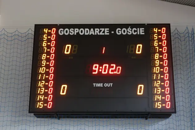 Hala sportowa SP1 z profesjonalną tablicą wyników