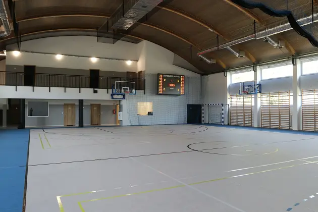 Hala sportowa SP1 z profesjonalną tablicą wyników