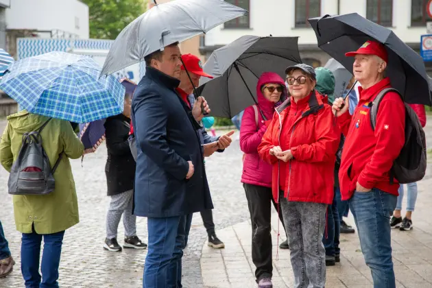 Lębork świętował jubileusz PTTK. Spacer historyczny i uhonorowanie zasłużonych przewodników