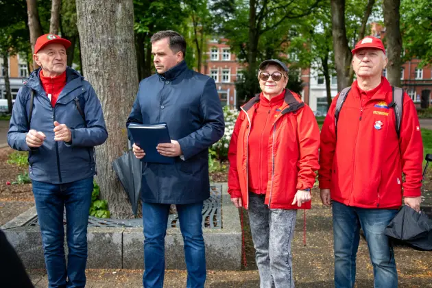 Lębork świętował jubileusz PTTK. Spacer historyczny i uhonorowanie zasłużonych przewodników