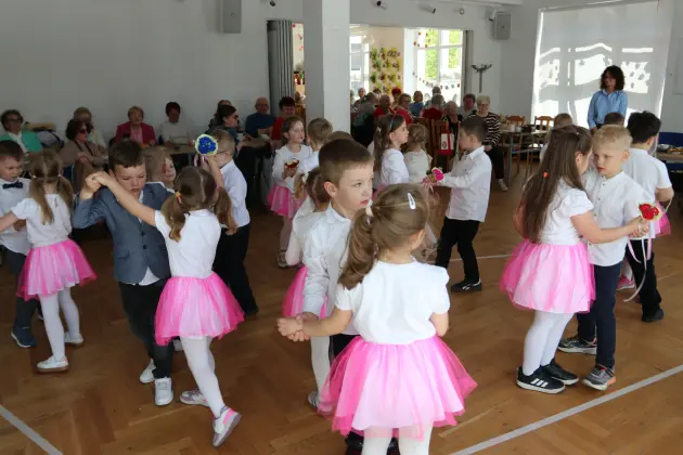 Radosny Dzień Matki na spotkaniu Ligi Kobiet Polskich