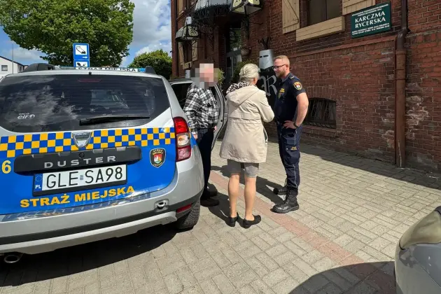 Strażnicy miejscy pomogli zagubionemu seniorowi w Lęborku