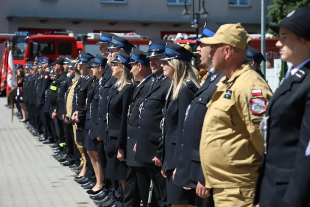 Strażackie święto w Lęborku. Awanse, odznaczenia i nowe pojazdy dla służb