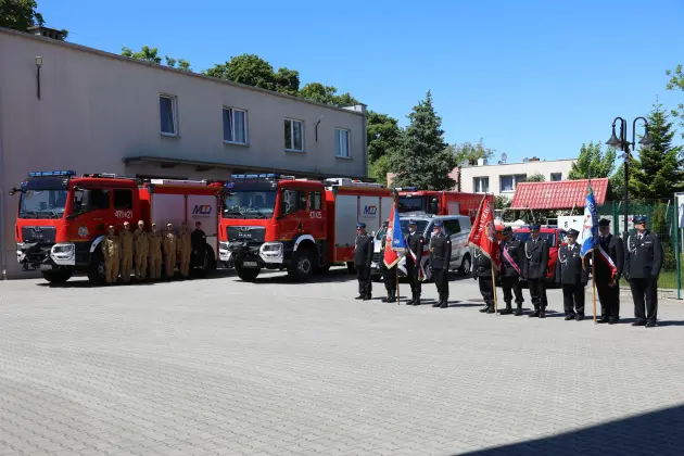 Strażackie święto w Lęborku. Awanse, odznaczenia i nowe pojazdy dla służb