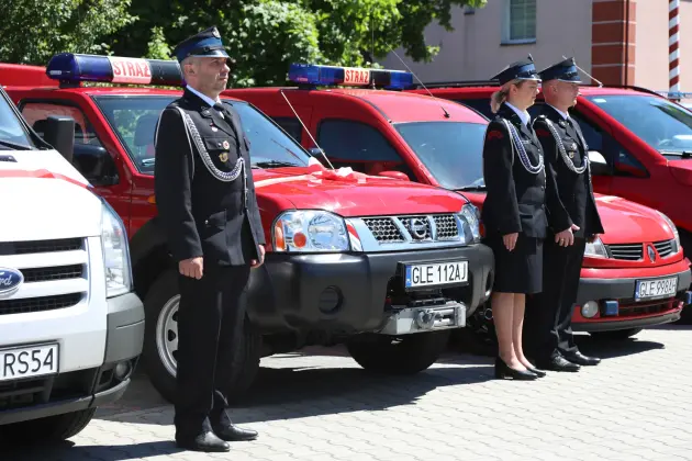 Strażackie święto w Lęborku. Awanse, odznaczenia i nowe pojazdy dla służb