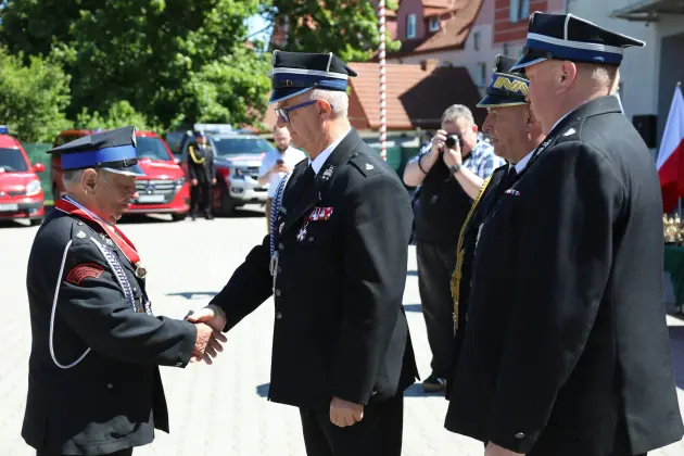 Strażackie święto w Lęborku. Awanse, odznaczenia i nowe pojazdy dla służb