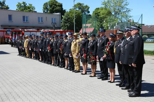 Strażackie święto w Lęborku. Awanse, odznaczenia i nowe pojazdy dla służb