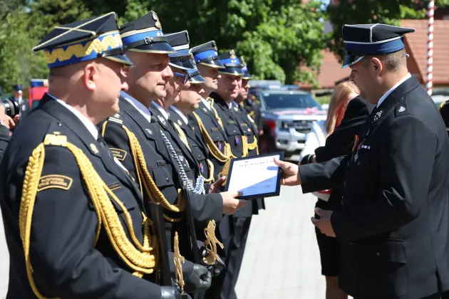 Strażackie święto w Lęborku. Awanse, odznaczenia i nowe pojazdy dla służb