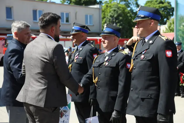 Strażackie święto w Lęborku. Awanse, odznaczenia i nowe pojazdy dla służb