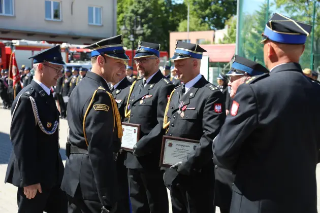 Strażackie święto w Lęborku. Awanse, odznaczenia i nowe pojazdy dla służb