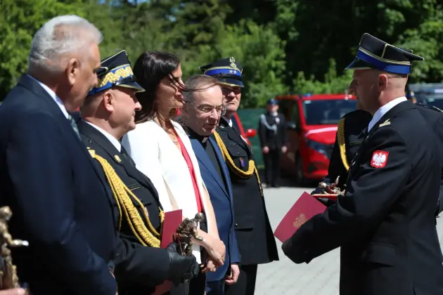 Strażackie święto w Lęborku. Awanse, odznaczenia i nowe pojazdy dla służb