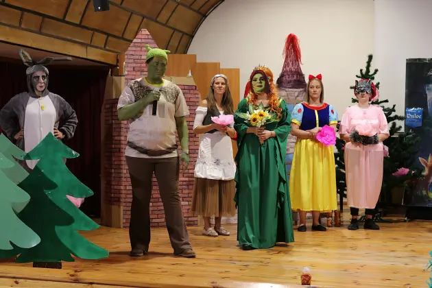„Shrek” na scenie - rodzice i nauczyciele wystąpili dla przedszkolaków