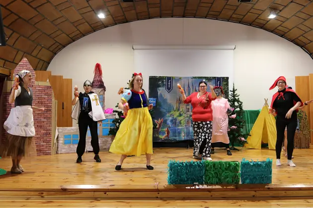 „Shrek” na scenie - rodzice i nauczyciele wystąpili dla przedszkolaków
