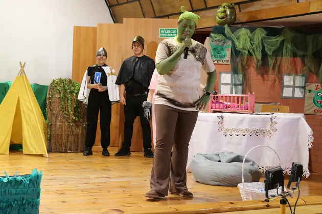 „Shrek” na scenie - rodzice i nauczyciele wystąpili dla przedszkolaków