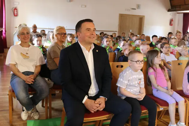 „Shrek” na scenie - rodzice i nauczyciele wystąpili dla przedszkolaków