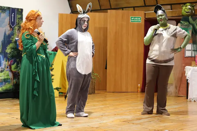 „Shrek” na scenie - rodzice i nauczyciele wystąpili dla przedszkolaków