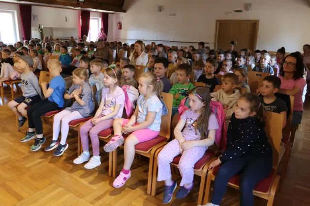 „Shrek” na scenie - rodzice i nauczyciele wystąpili dla przedszkolaków