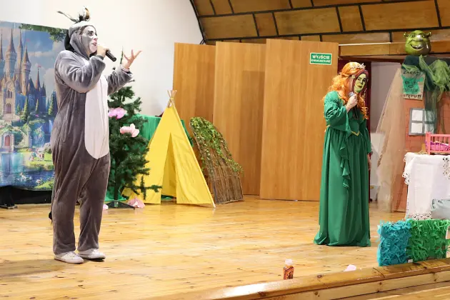 „Shrek” na scenie - rodzice i nauczyciele wystąpili dla przedszkolaków