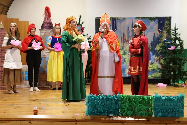 „Shrek” na scenie - rodzice i nauczyciele wystąpili dla przedszkolaków