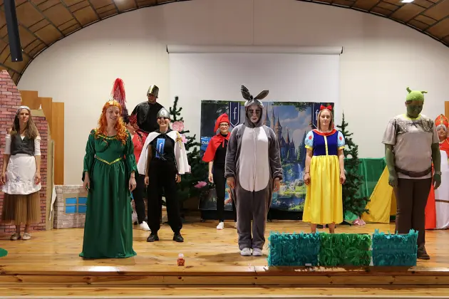„Shrek” na scenie - rodzice i nauczyciele wystąpili dla przedszkolaków
