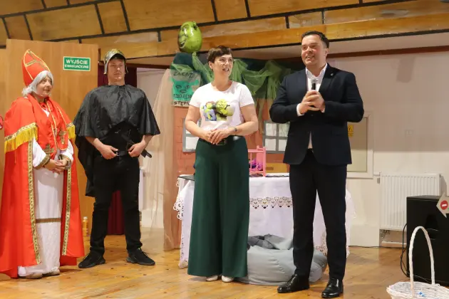 „Shrek” na scenie - rodzice i nauczyciele wystąpili dla przedszkolaków