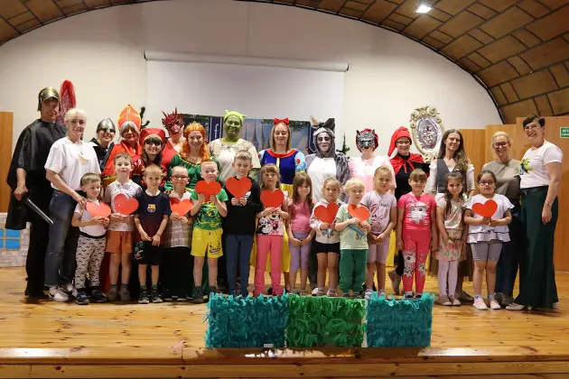 „Shrek” na scenie - rodzice i nauczyciele wystąpili dla przedszkolaków