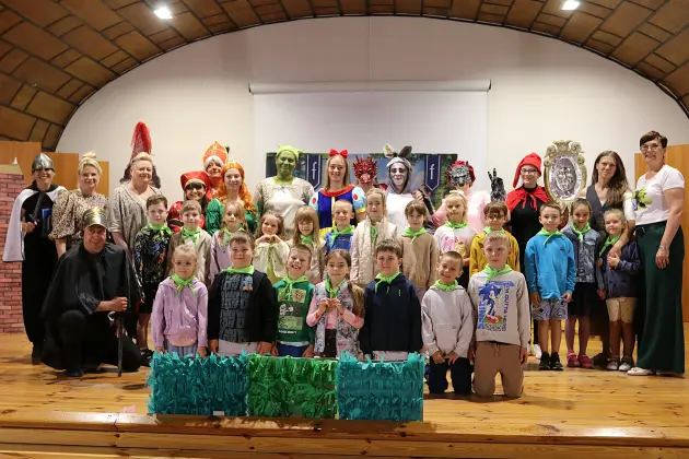 „Shrek” na scenie - rodzice i nauczyciele wystąpili dla przedszkolaków