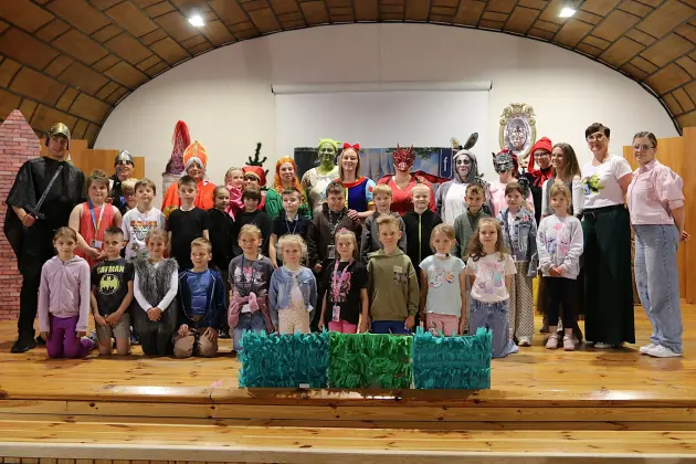„Shrek” na scenie - rodzice i nauczyciele wystąpili dla przedszkolaków