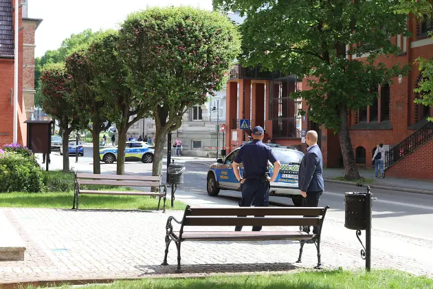 Alarm bombowy w Urzędzie Miejskim w Lęborku. Służby ćwiczyły reakcję na poważne zagrożenie