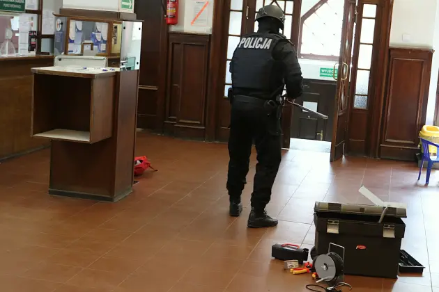 Alarm bombowy w Urzędzie Miejskim w Lęborku. Służby ćwiczyły reakcję na poważne zagrożenie