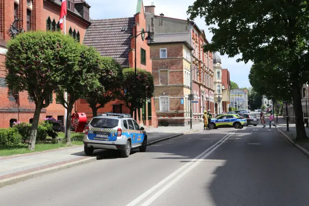 Alarm bombowy w Urzędzie Miejskim w Lęborku. Służby ćwiczyły reakcję na poważne zagrożenie