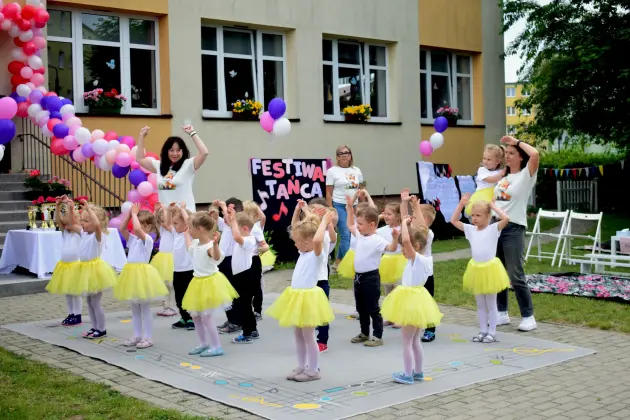 Kolorowo, rytmicznie i z uśmiechem – święto tańca w Przedszkolu nr 9