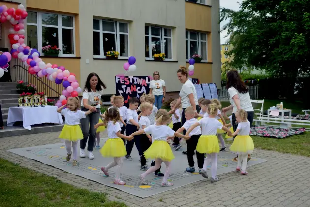 Kolorowo, rytmicznie i z uśmiechem – święto tańca w Przedszkolu nr 9
