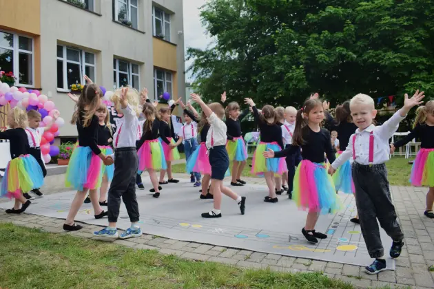 Kolorowo, rytmicznie i z uśmiechem – święto tańca w Przedszkolu nr 9