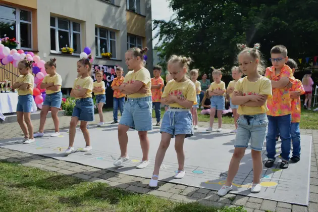 Kolorowo, rytmicznie i z uśmiechem – święto tańca w Przedszkolu nr 9