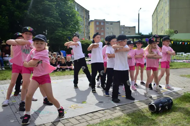 Kolorowo, rytmicznie i z uśmiechem – święto tańca w Przedszkolu nr 9