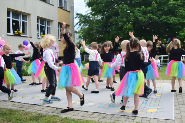 Kolorowo, rytmicznie i z uśmiechem – święto tańca w Przedszkolu nr 9