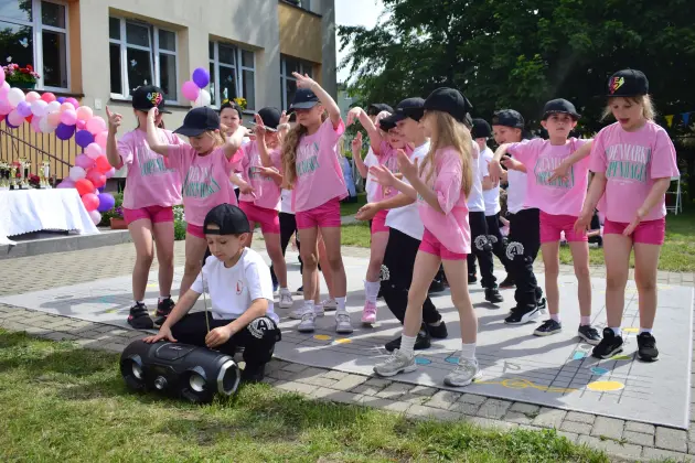 Kolorowo, rytmicznie i z uśmiechem – święto tańca w Przedszkolu nr 9