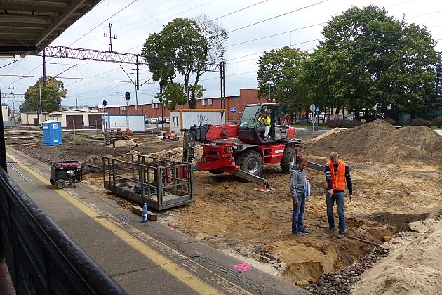 Kopią tunel pod torami kolejowymi
