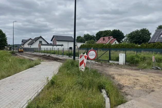 Nowa droga i chodniki na ulicy Sudeckiej. Ruszył kolejny etap budowy