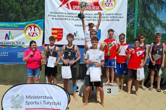 Drużyna SP 1 Lębork mistrzem Polski w siatkówce plażowej