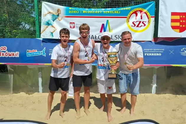 Drużyna SP 1 Lębork mistrzem Polski w siatkówce plażowej