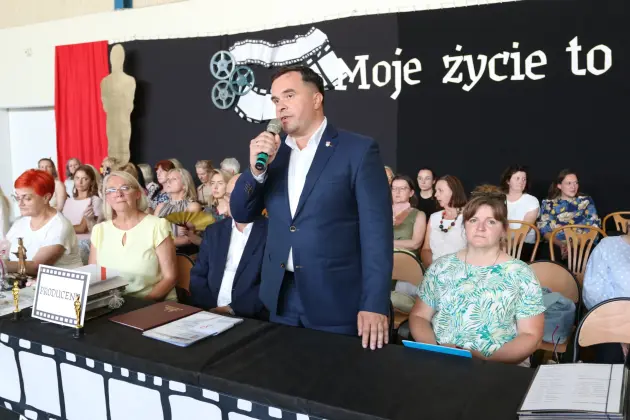 Ostatni dzwonek i nowe wyzwania – absolwenci SP 8 zakończyli naukę